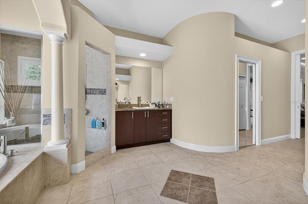 For Sale: $1,900,000 (5 beds, 5 baths, 5082 Square Feet)