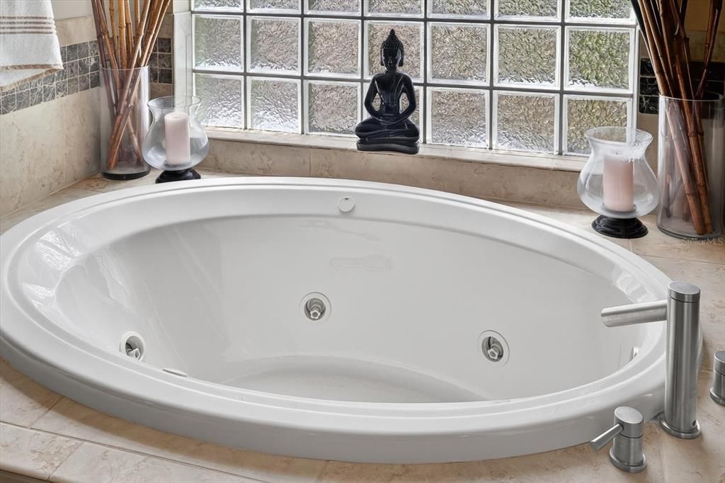 For Sale: $1,900,000 (5 beds, 5 baths, 5082 Square Feet)