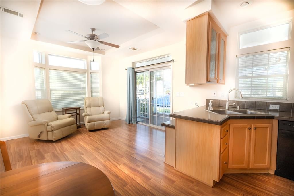 На продажу: $160,000 (1 спален, 1 ванн, 494 Квадратных фут)