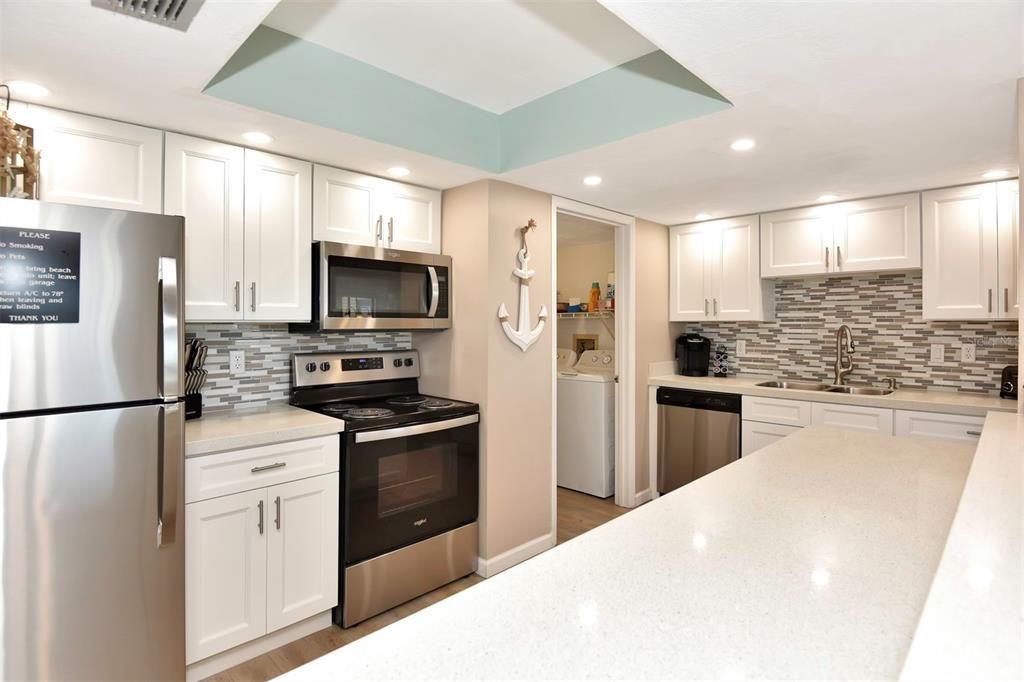 Active With Contract: $444,000 (2 beds, 2 baths, 1484 Square Feet)