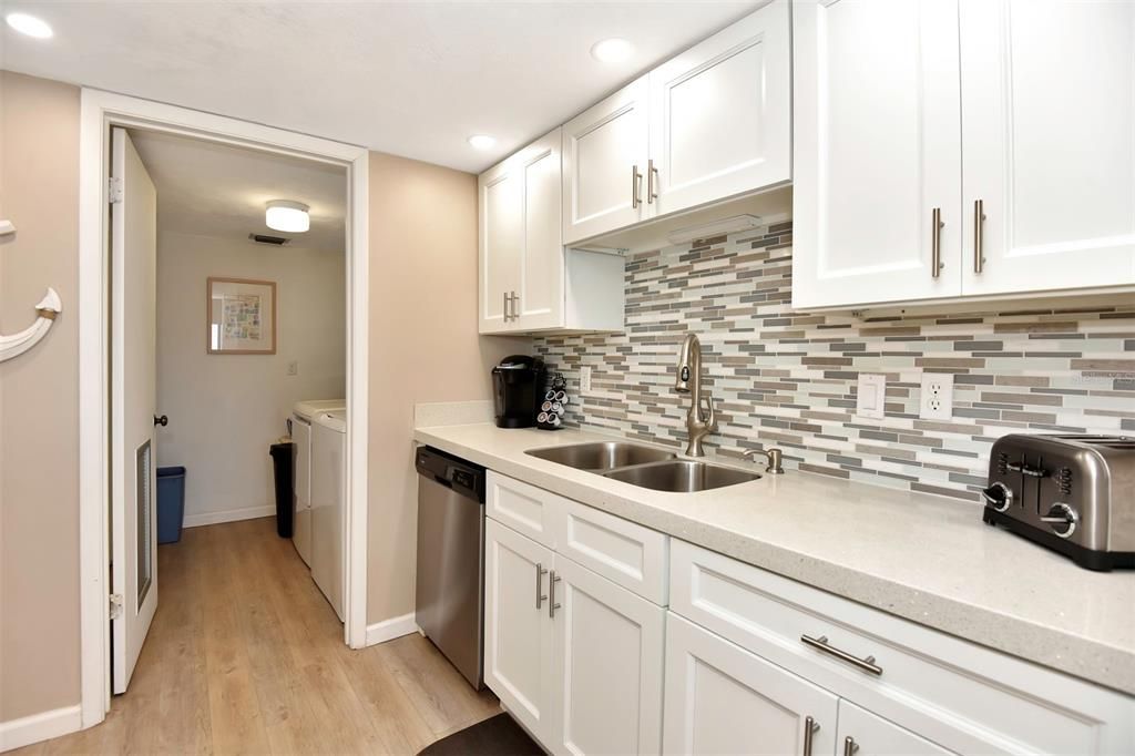 Active With Contract: $444,000 (2 beds, 2 baths, 1484 Square Feet)