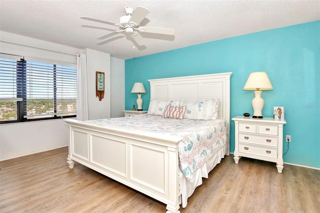 Active With Contract: $444,000 (2 beds, 2 baths, 1484 Square Feet)