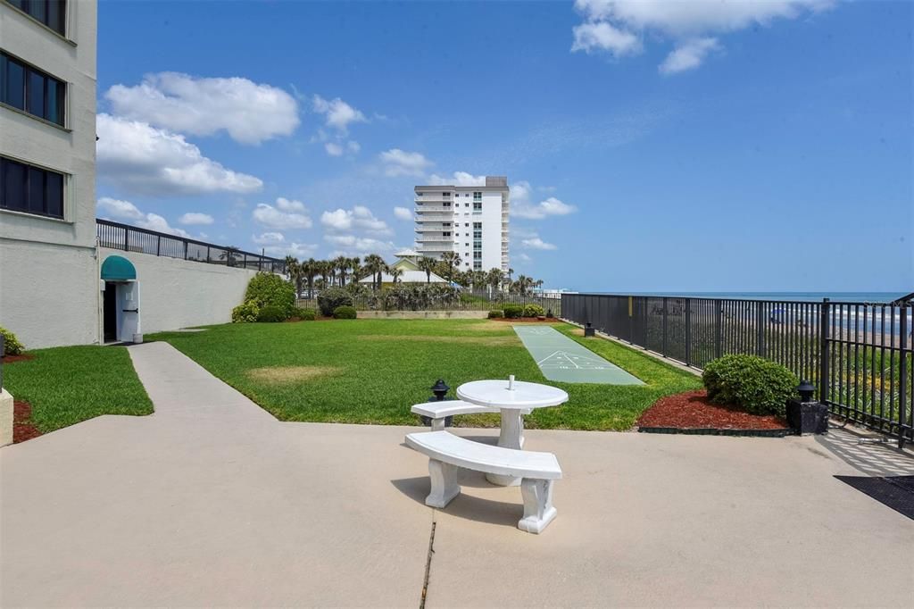 Active With Contract: $444,000 (2 beds, 2 baths, 1484 Square Feet)