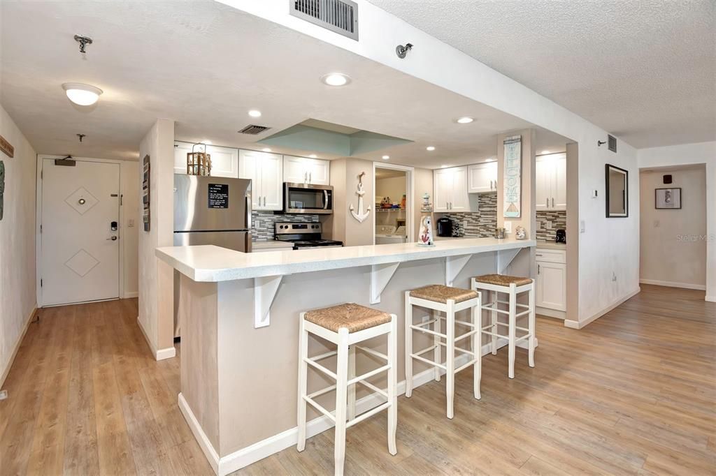 Active With Contract: $444,000 (2 beds, 2 baths, 1484 Square Feet)