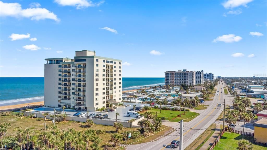 Active With Contract: $444,000 (2 beds, 2 baths, 1484 Square Feet)