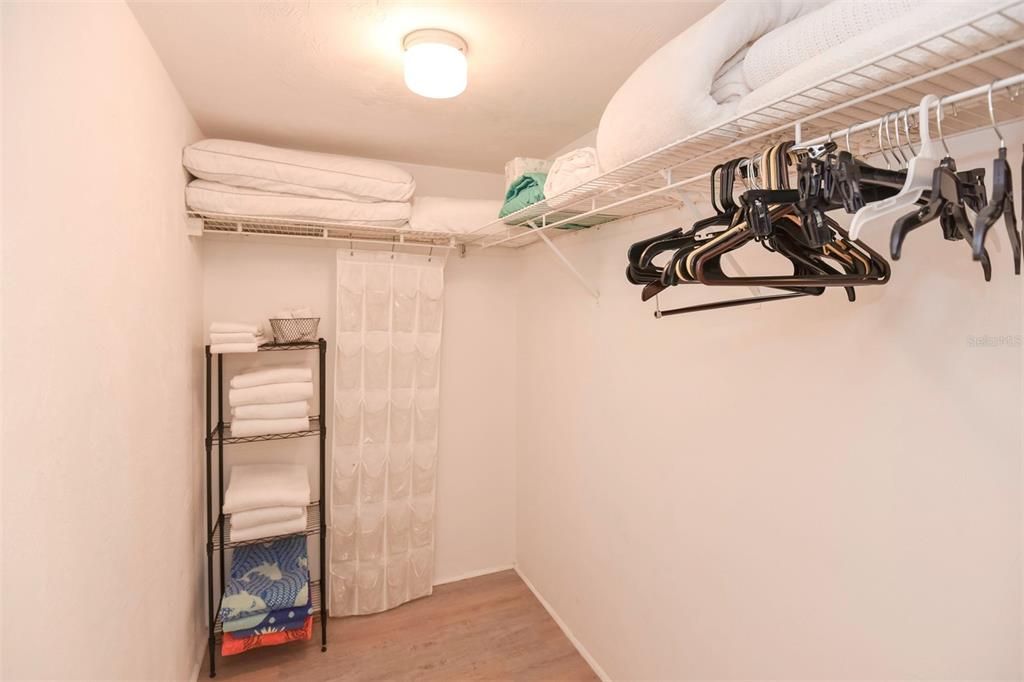 Active With Contract: $444,000 (2 beds, 2 baths, 1484 Square Feet)