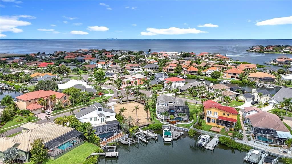 Activo con contrato: $400,000 (0.24 acres)