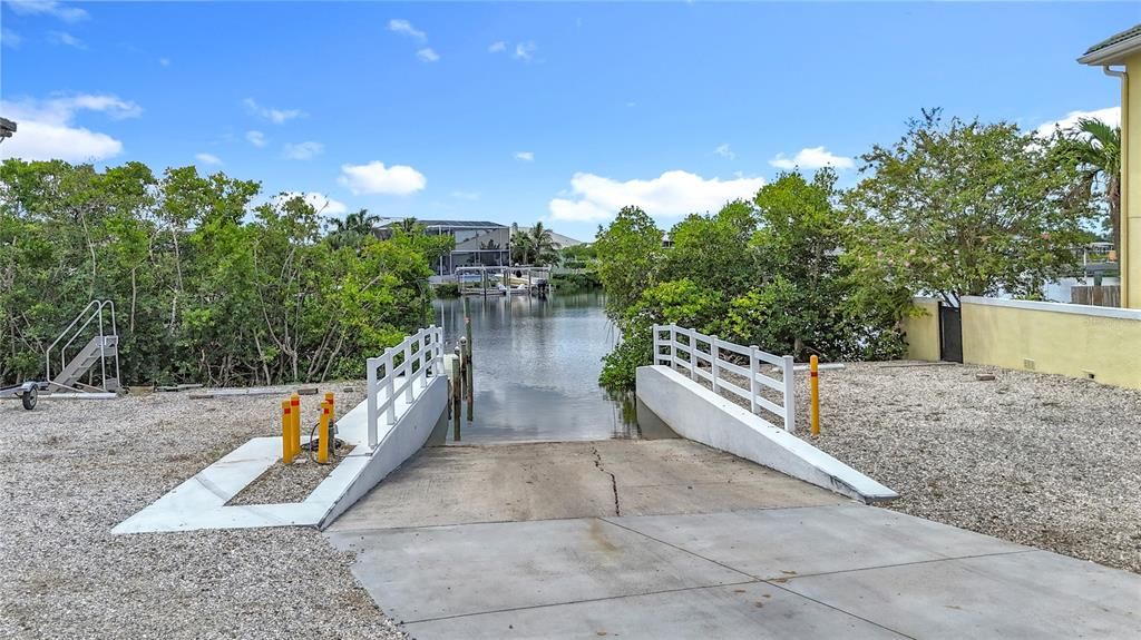 Activo con contrato: $400,000 (0.24 acres)