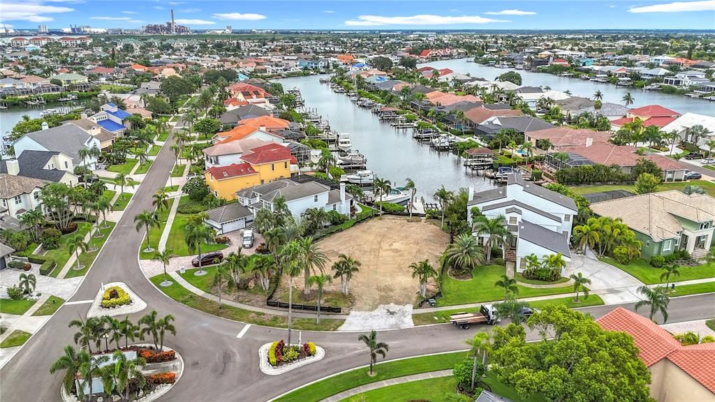 Activo con contrato: $400,000 (0.24 acres)