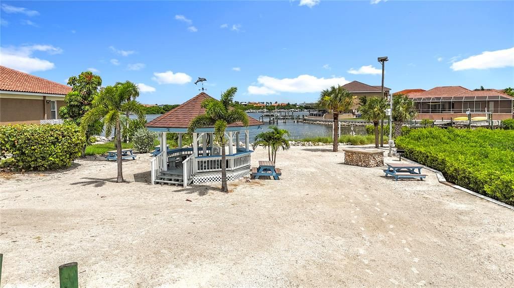 Activo con contrato: $400,000 (0.24 acres)