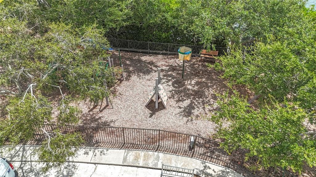 Activo con contrato: $400,000 (0.24 acres)