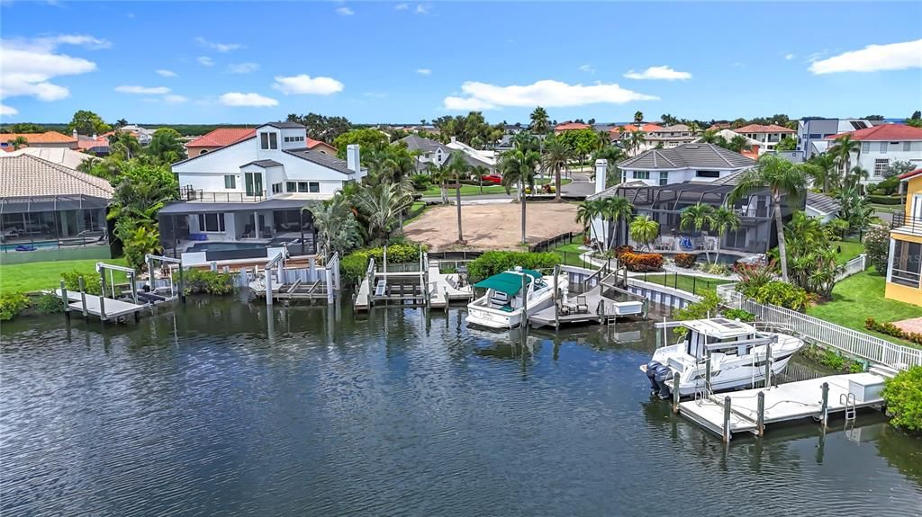 Activo con contrato: $400,000 (0.24 acres)