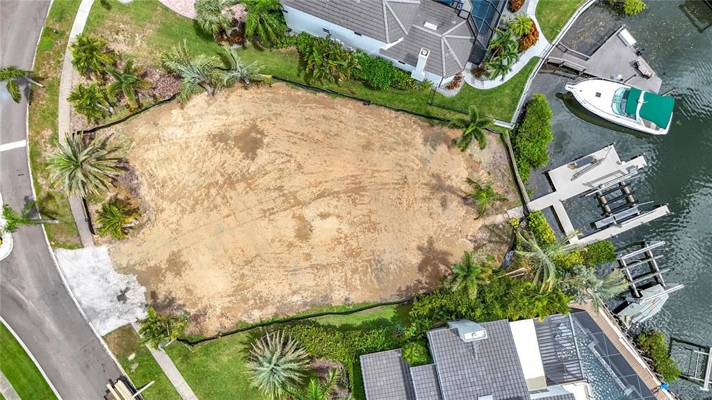 Activo con contrato: $400,000 (0.24 acres)