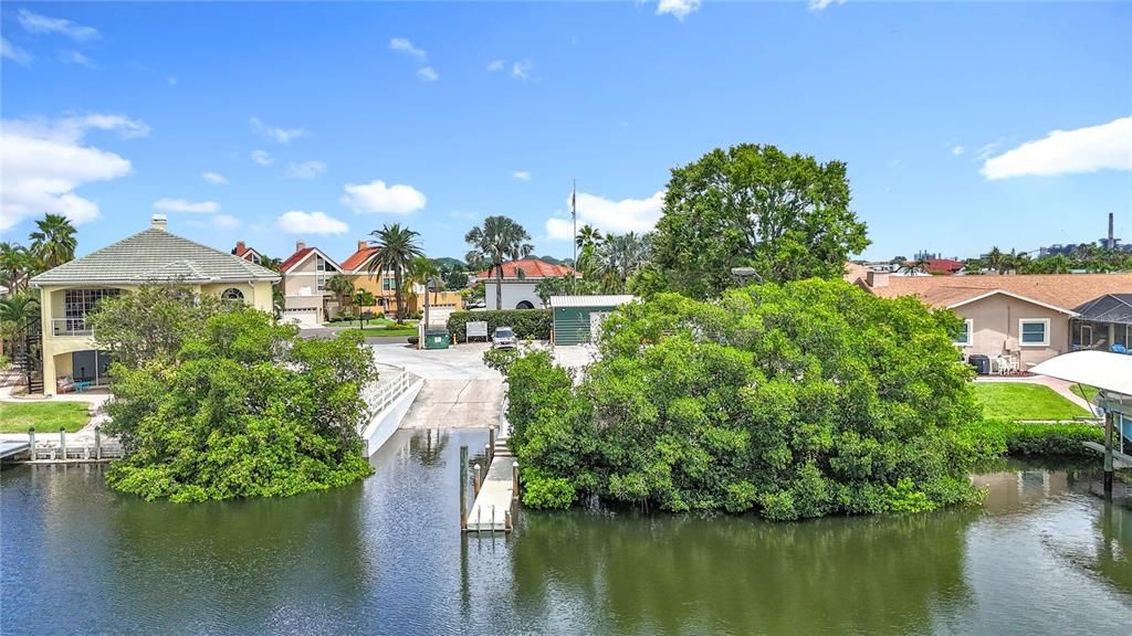 Activo con contrato: $400,000 (0.24 acres)