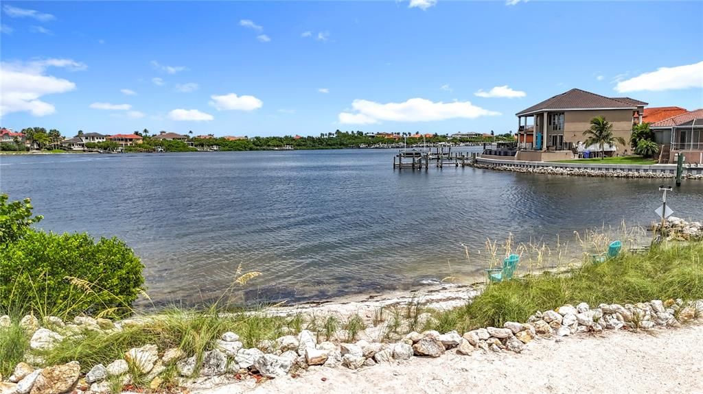 Activo con contrato: $400,000 (0.24 acres)