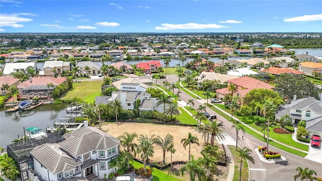 Activo con contrato: $400,000 (0.24 acres)