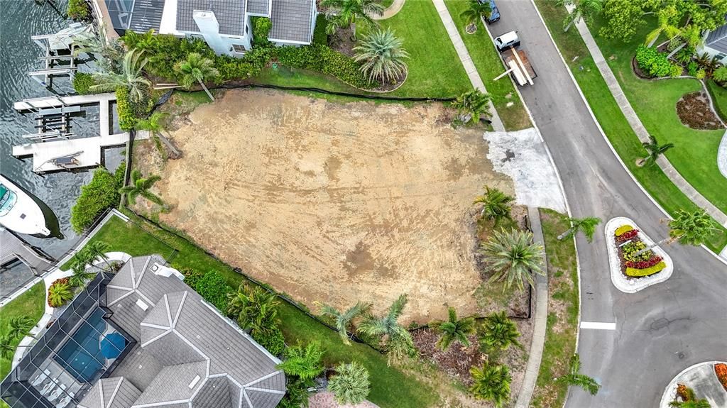 Activo con contrato: $400,000 (0.24 acres)