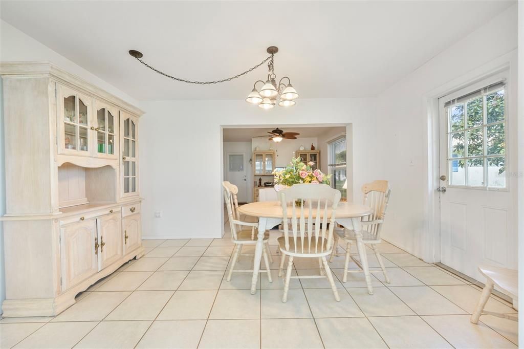 Active With Contract: $189,000 (2 beds, 2 baths, 1464 Square Feet)