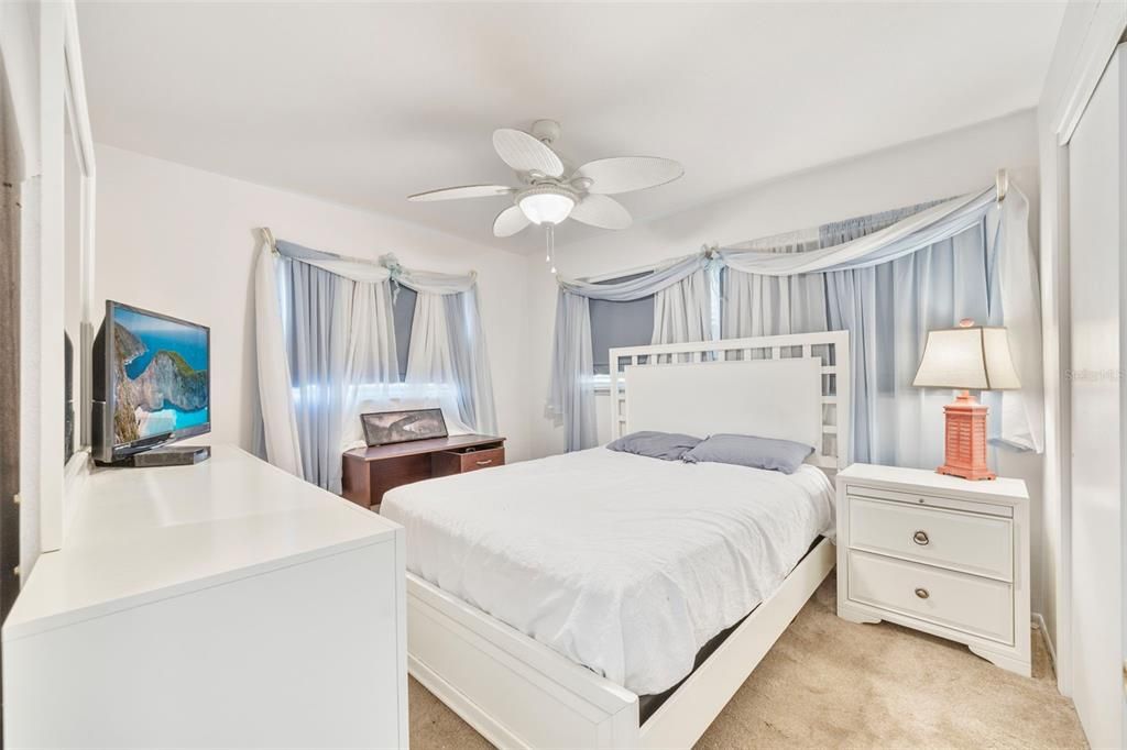 Active With Contract: $189,000 (2 beds, 2 baths, 1464 Square Feet)