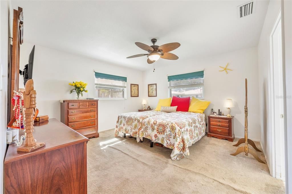 Active With Contract: $189,000 (2 beds, 2 baths, 1464 Square Feet)