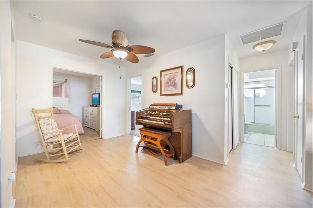 Active With Contract: $189,000 (2 beds, 2 baths, 1464 Square Feet)