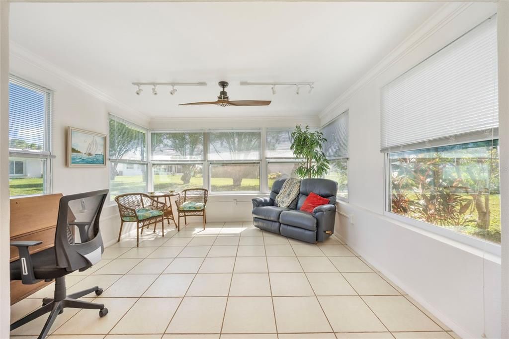 Active With Contract: $189,000 (2 beds, 2 baths, 1464 Square Feet)