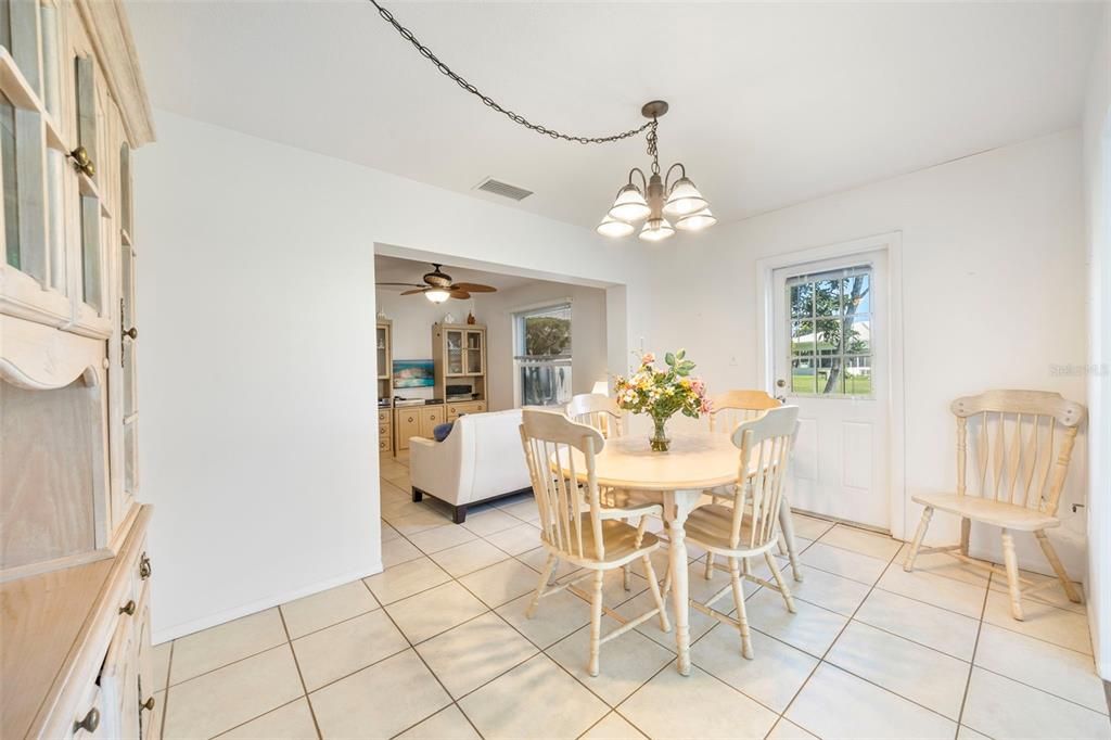 Active With Contract: $189,000 (2 beds, 2 baths, 1464 Square Feet)