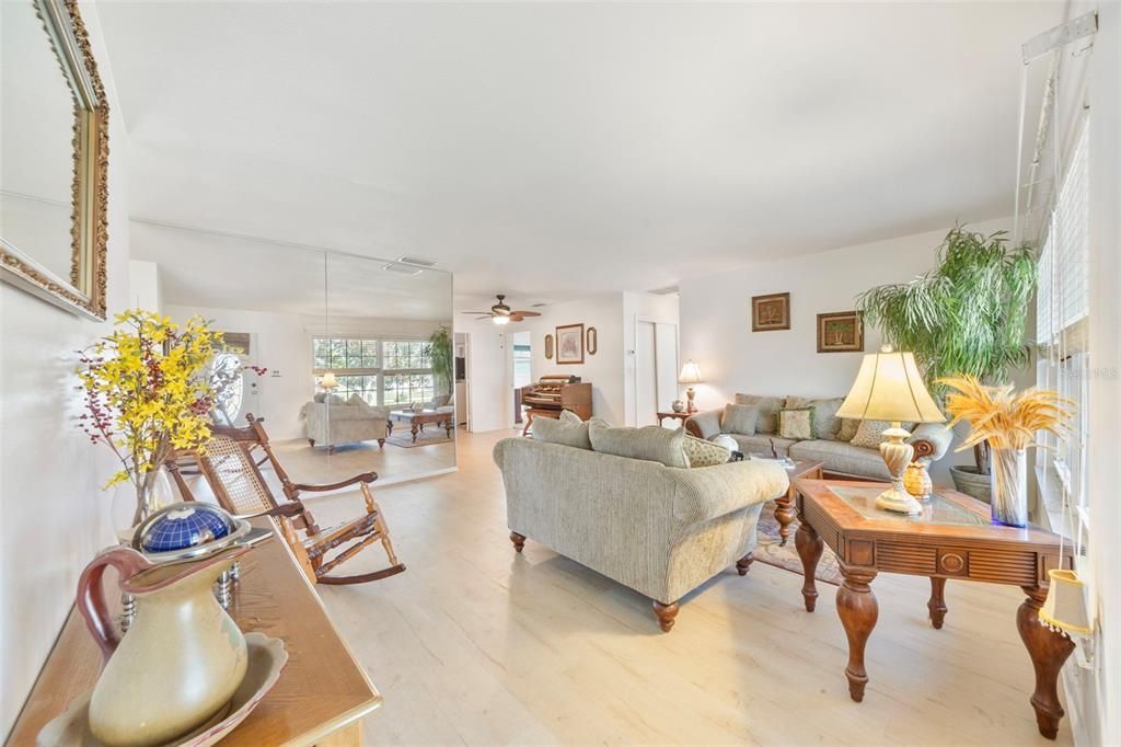 Active With Contract: $189,000 (2 beds, 2 baths, 1464 Square Feet)