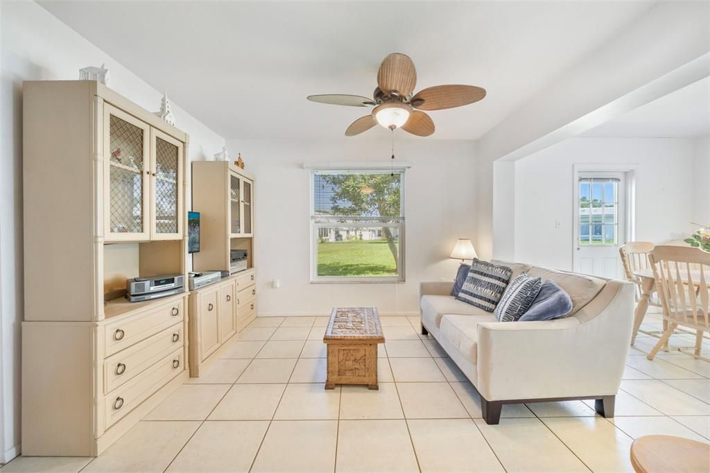 Active With Contract: $189,000 (2 beds, 2 baths, 1464 Square Feet)