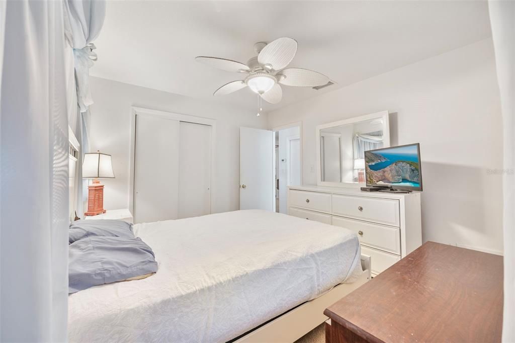 Active With Contract: $189,000 (2 beds, 2 baths, 1464 Square Feet)