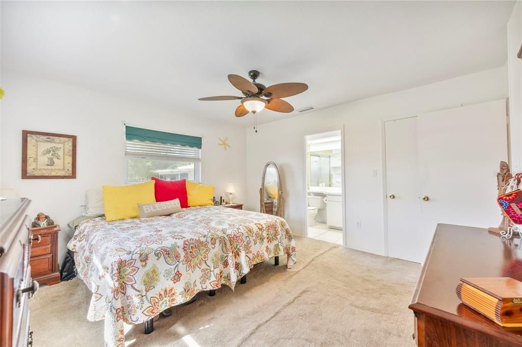 Active With Contract: $189,000 (2 beds, 2 baths, 1464 Square Feet)