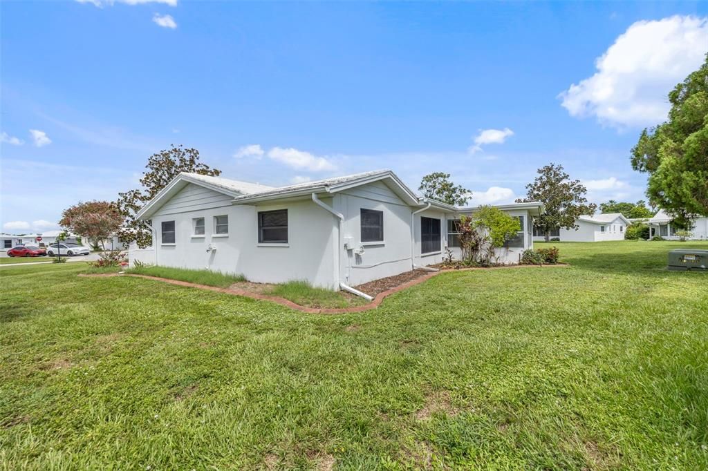 Active With Contract: $189,000 (2 beds, 2 baths, 1464 Square Feet)