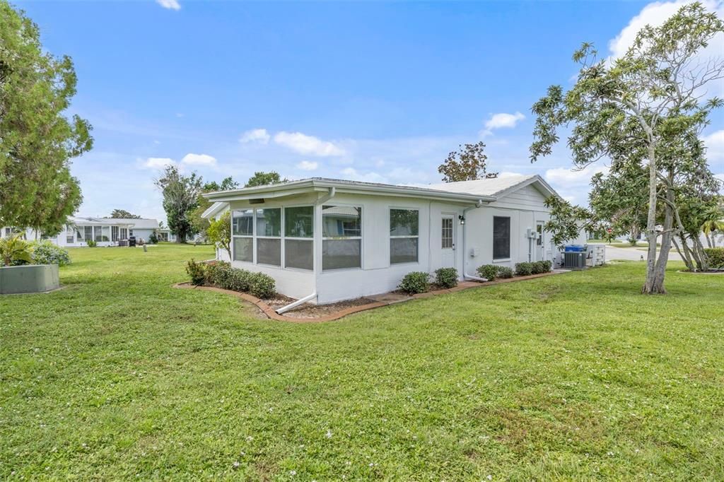 Active With Contract: $189,000 (2 beds, 2 baths, 1464 Square Feet)