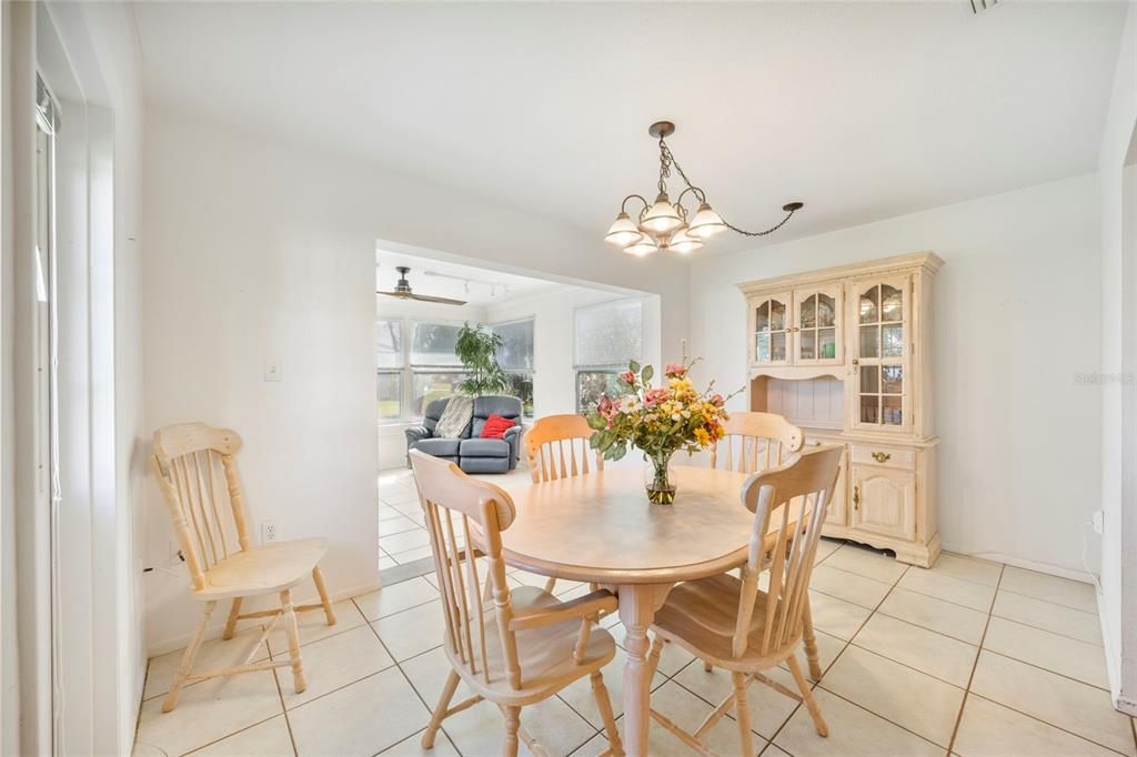 Active With Contract: $189,000 (2 beds, 2 baths, 1464 Square Feet)