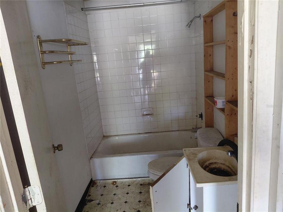 For Sale: $145,900 (3 beds, 1 baths, 792 Square Feet)