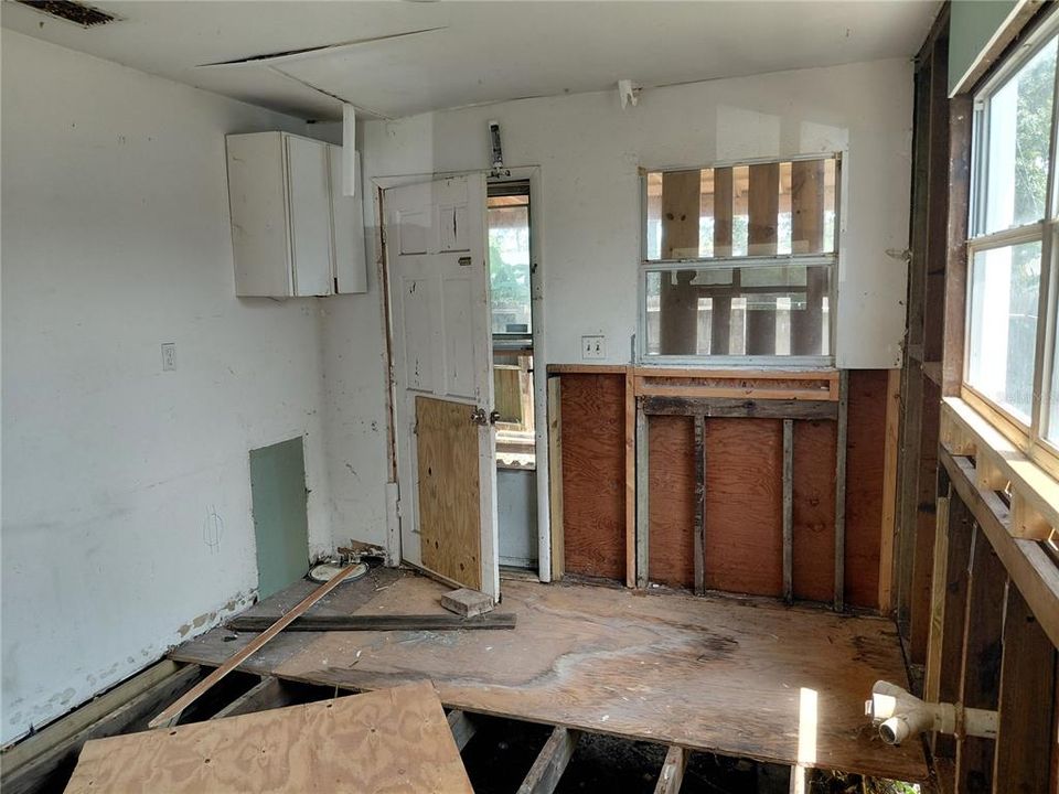 For Sale: $145,900 (3 beds, 1 baths, 792 Square Feet)