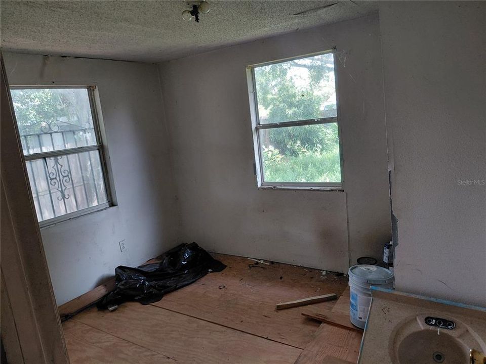 For Sale: $145,900 (3 beds, 1 baths, 792 Square Feet)