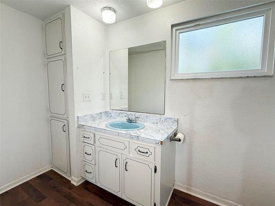 На продажу: $299,900 (3 спален, 2 ванн, 1756 Квадратных фут)