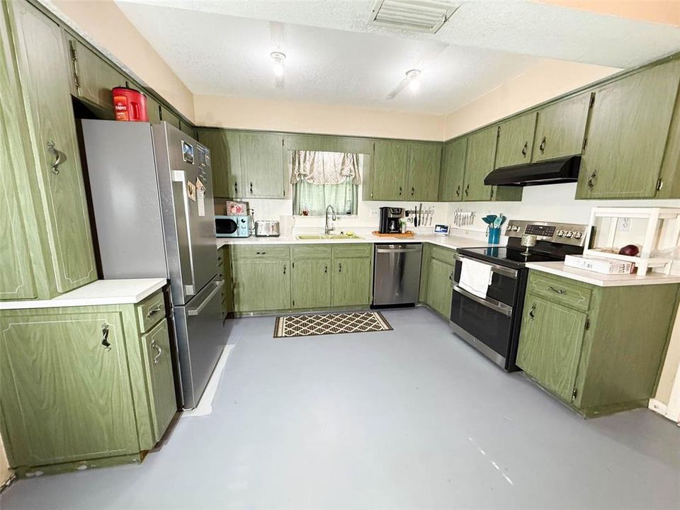 На продажу: $299,900 (3 спален, 2 ванн, 1756 Квадратных фут)