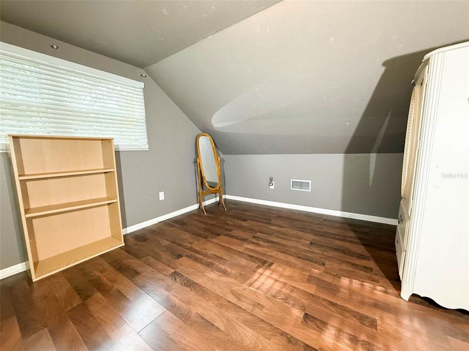 На продажу: $299,900 (3 спален, 2 ванн, 1756 Квадратных фут)