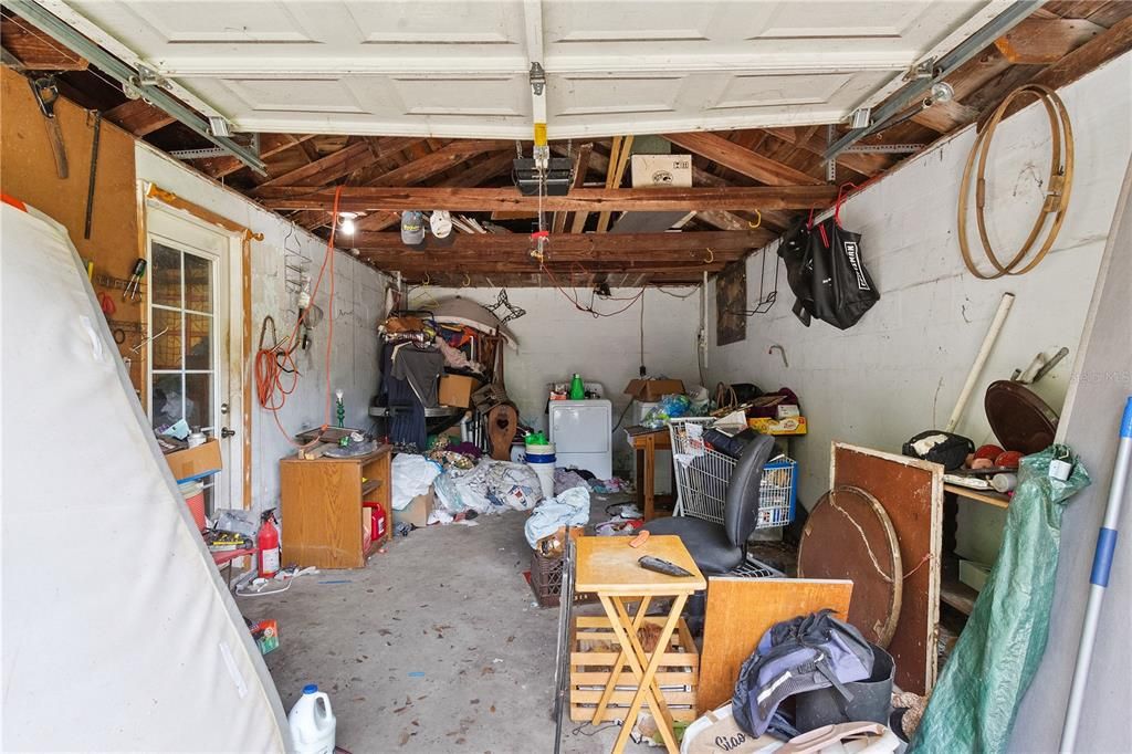 合同活跃: $149,999 (2 贝兹, 1 浴室, 968 平方英尺)