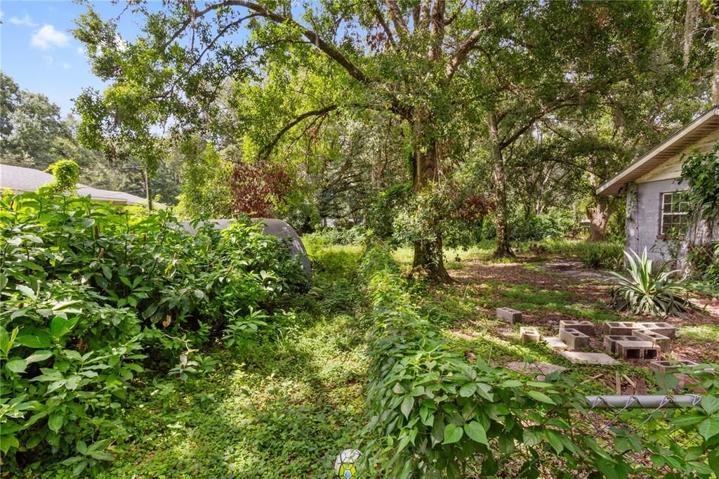 合同活跃: $149,999 (2 贝兹, 1 浴室, 968 平方英尺)