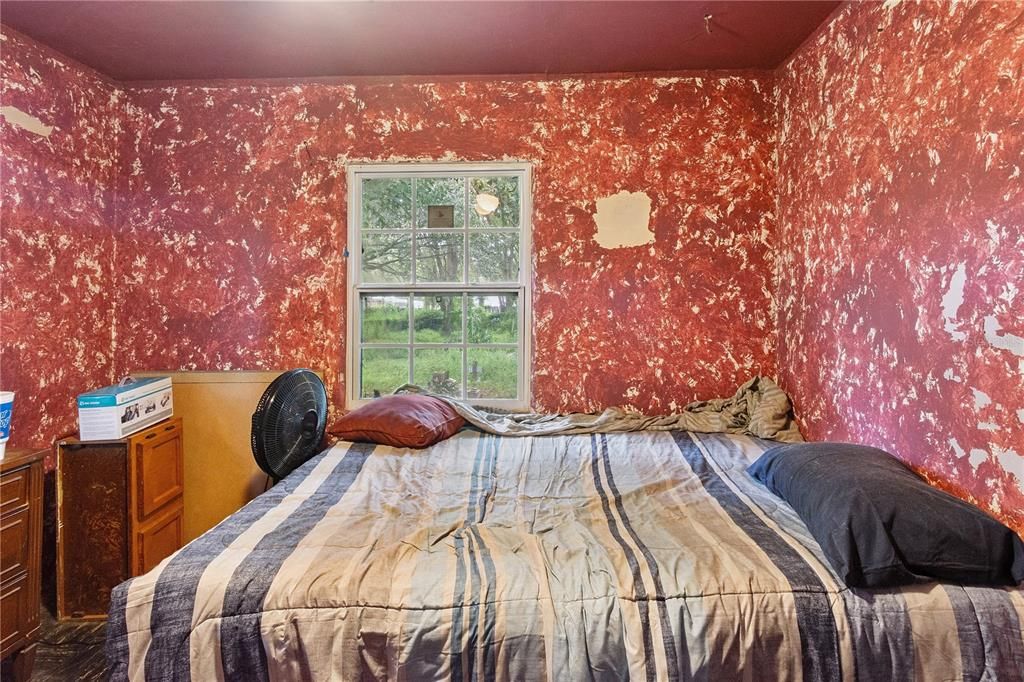 合同活跃: $149,999 (2 贝兹, 1 浴室, 968 平方英尺)