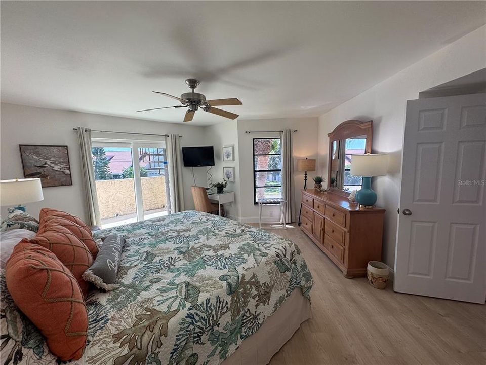 For Rent: $2,800 (2 beds, 2 baths, 975 Square Feet)