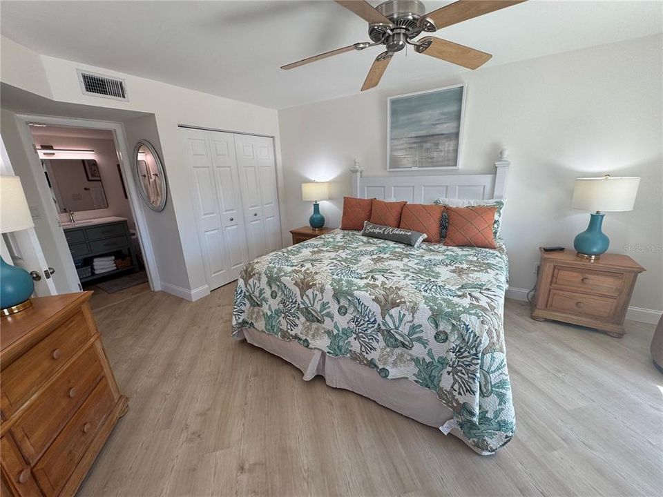 For Rent: $2,800 (2 beds, 2 baths, 975 Square Feet)