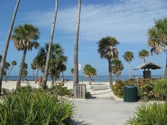 For Rent: $2,800 (2 beds, 2 baths, 975 Square Feet)