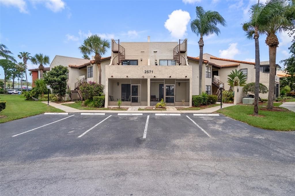 For Rent: $2,800 (2 beds, 2 baths, 975 Square Feet)