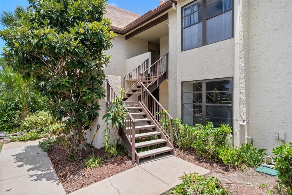 For Rent: $2,800 (2 beds, 2 baths, 975 Square Feet)