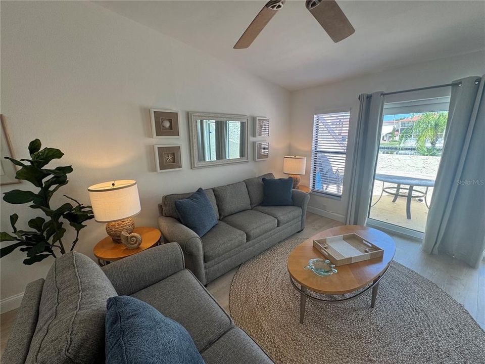 For Rent: $2,800 (2 beds, 2 baths, 975 Square Feet)