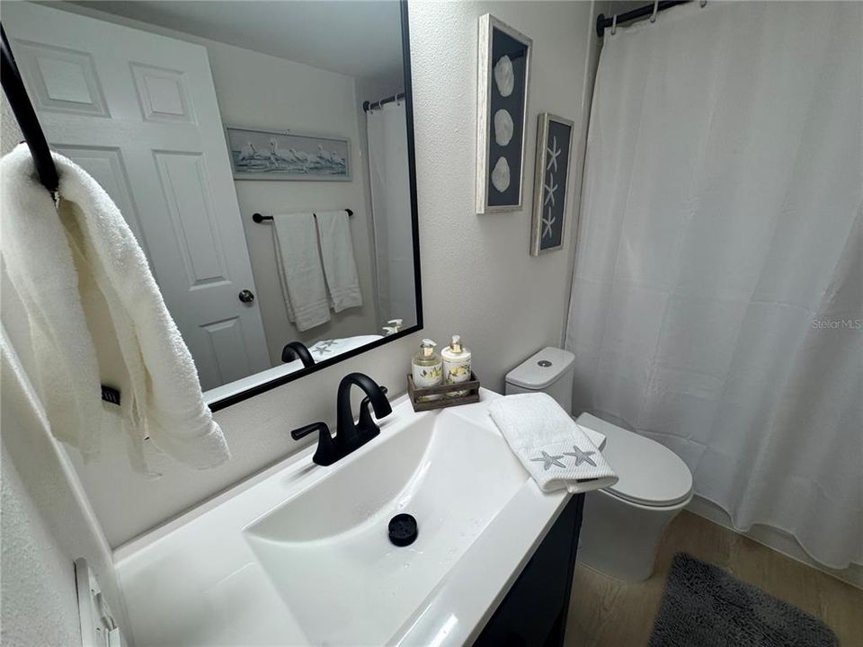 For Rent: $2,800 (2 beds, 2 baths, 975 Square Feet)